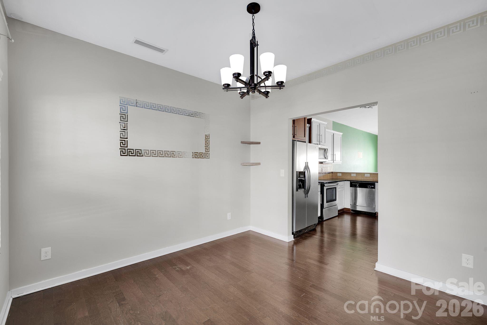 433 Battery Circle — Clover