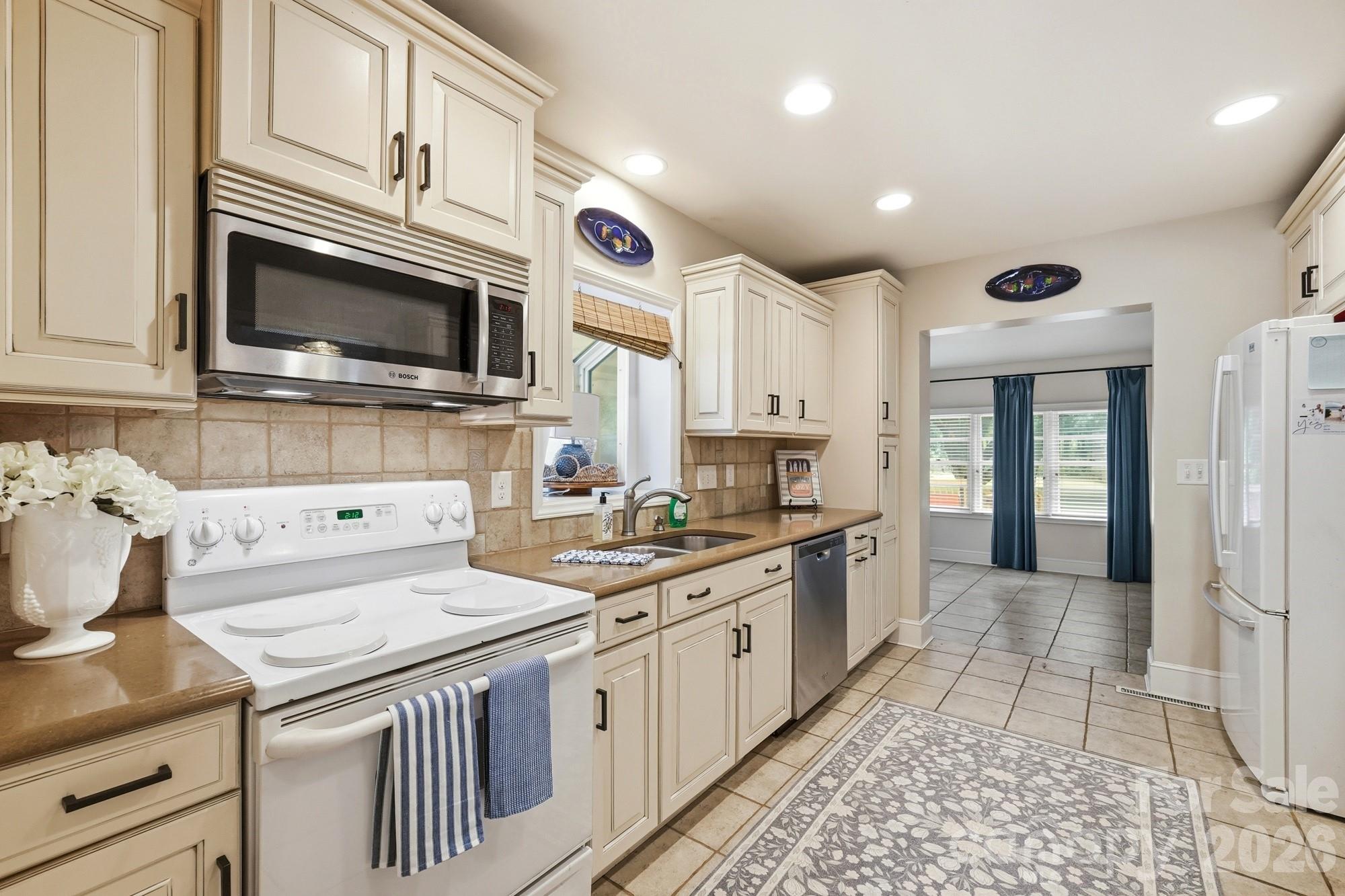 7919 Linda Lake Drive — Charlotte