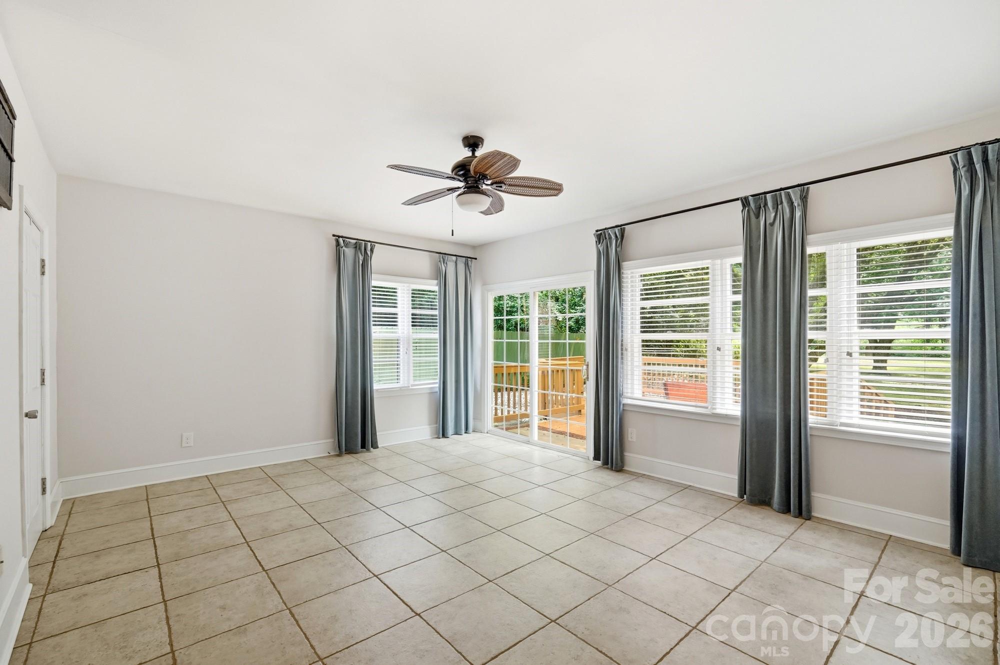 7919 Linda Lake Drive — Charlotte