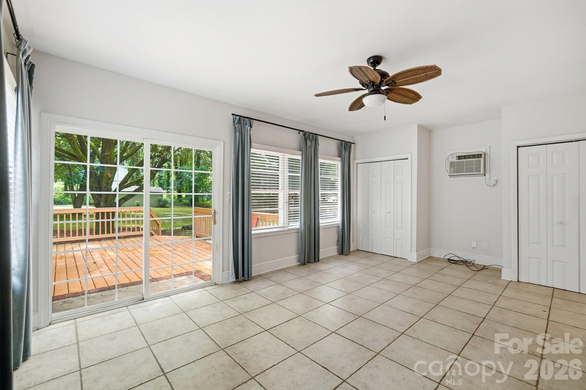 7919 Linda Lake Drive — Charlotte