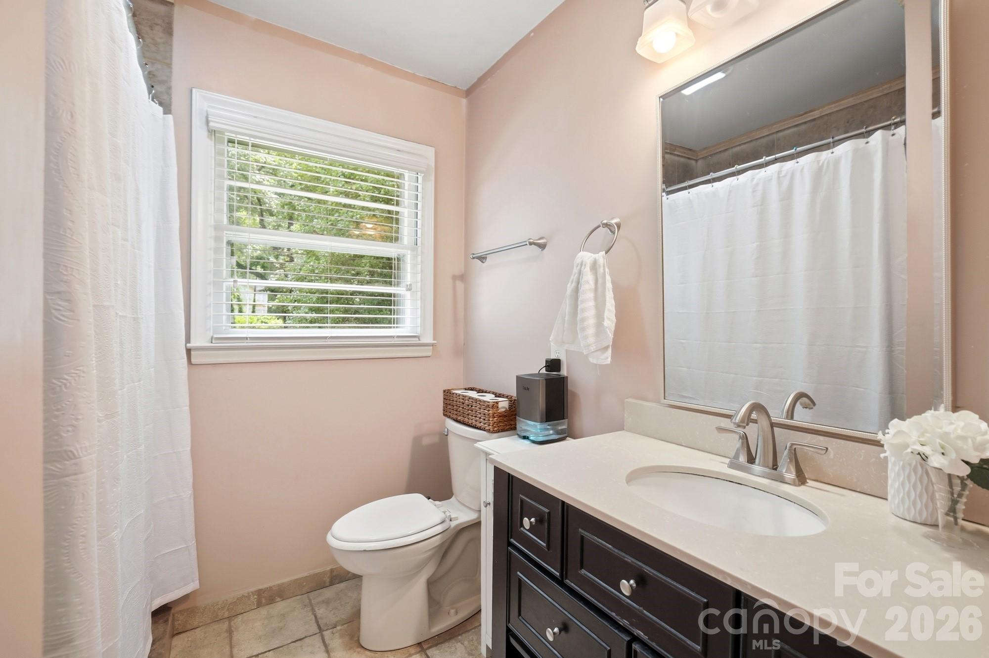 7919 Linda Lake Drive — Charlotte