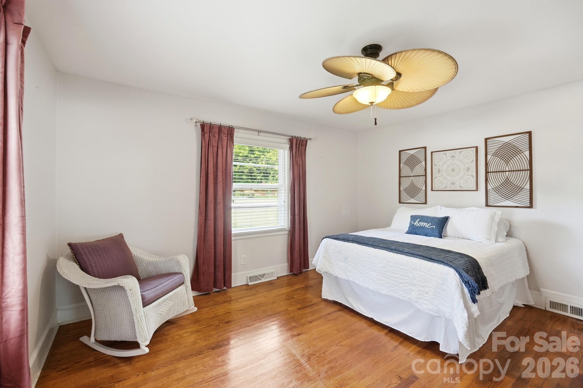 7919 Linda Lake Drive — Charlotte