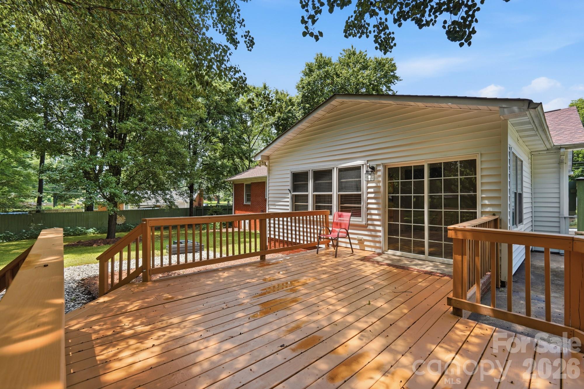 7919 Linda Lake Drive — Charlotte