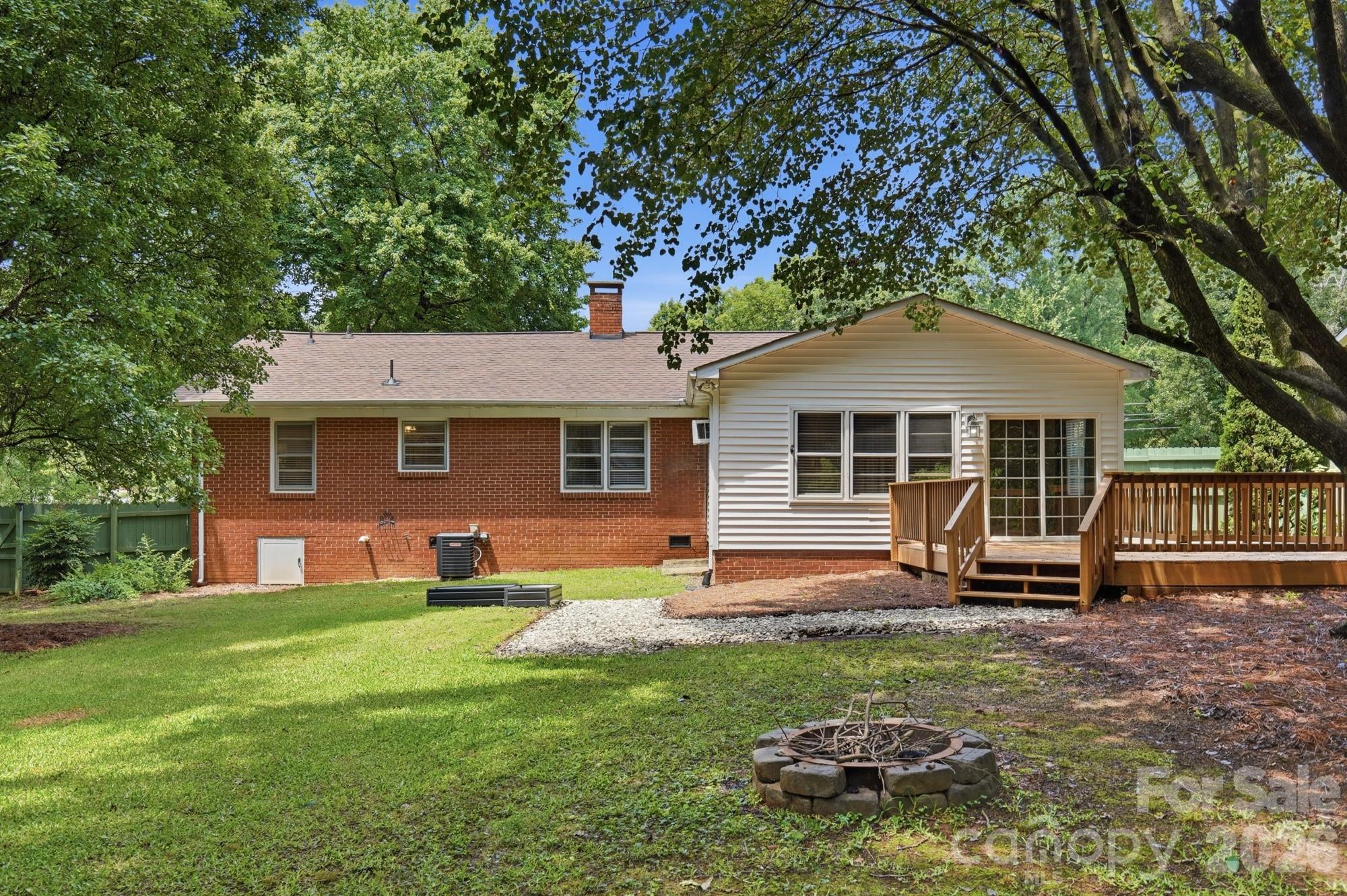 7919 Linda Lake Drive — Charlotte