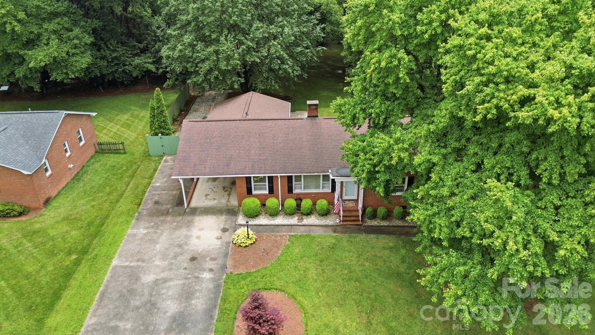 7919 Linda Lake Drive — Charlotte