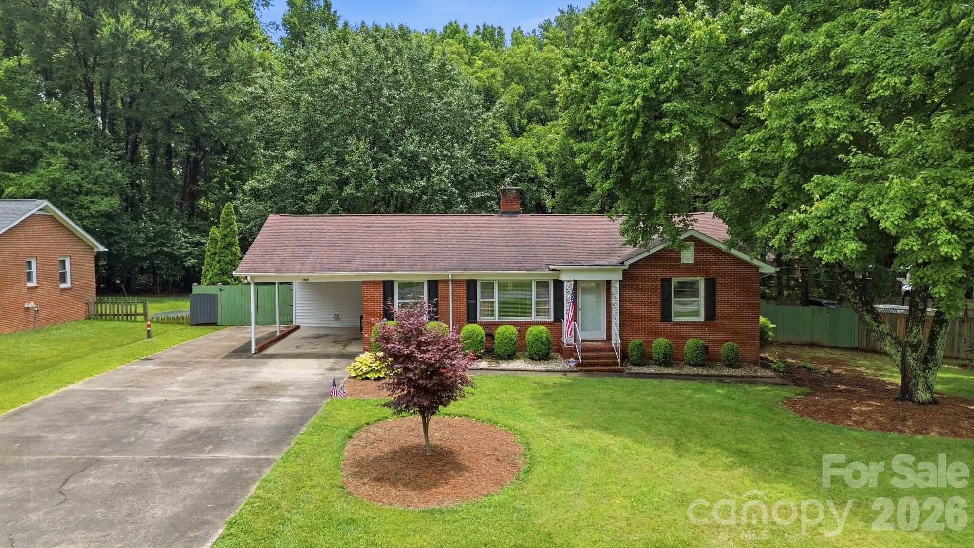 7919 Linda Lake Drive — Charlotte