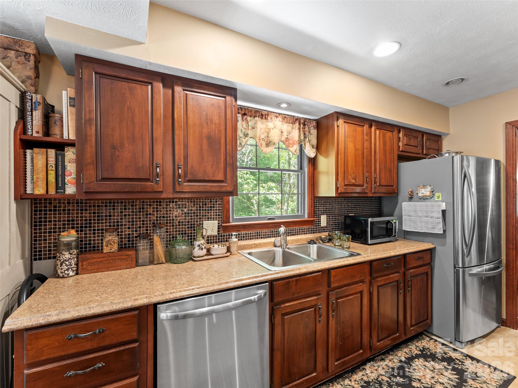 3 Westbridge Drive — Hendersonville