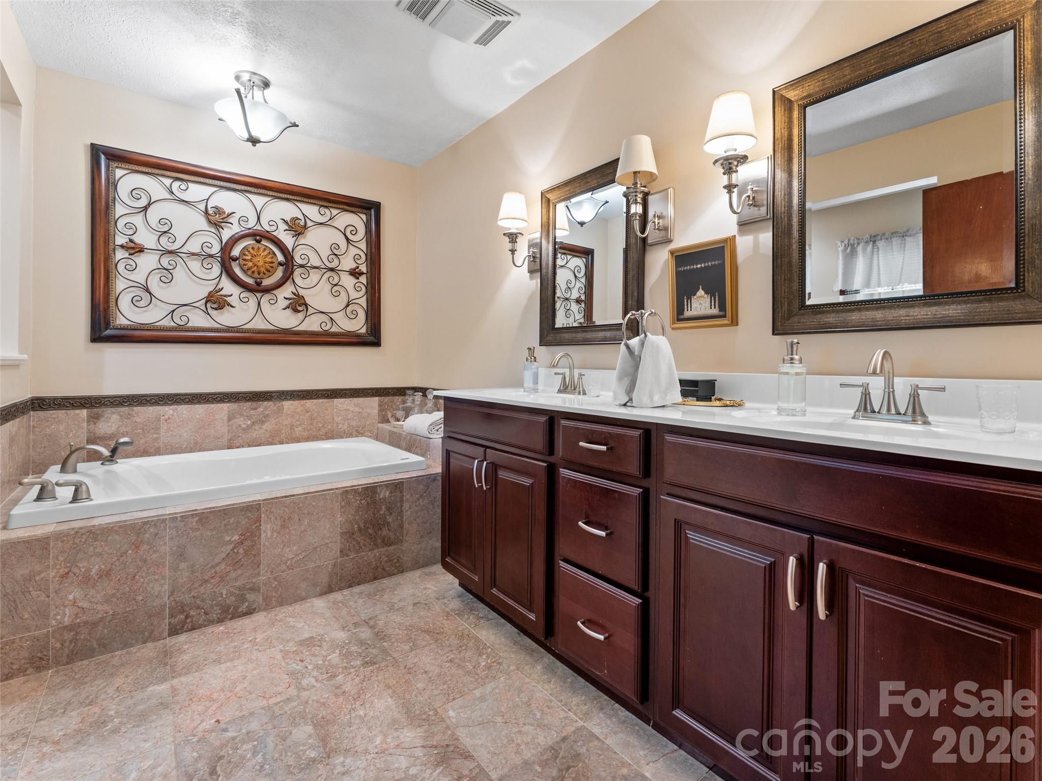 3 Westbridge Drive — Hendersonville