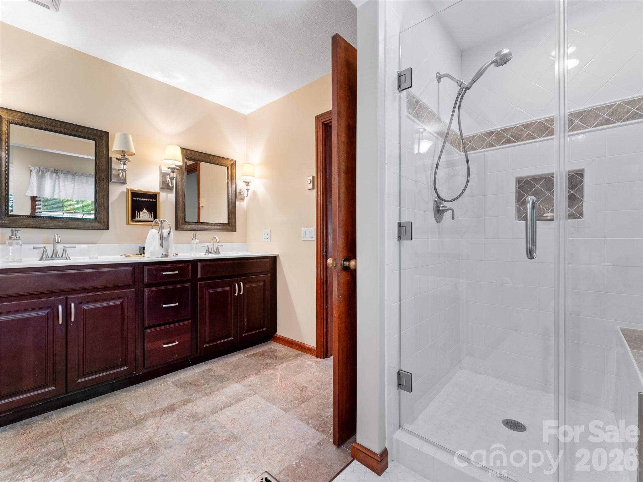 3 Westbridge Drive — Hendersonville