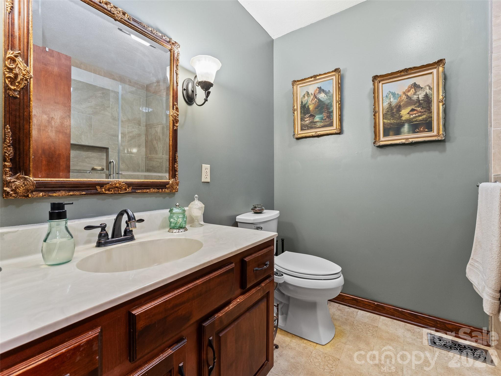 3 Westbridge Drive — Hendersonville