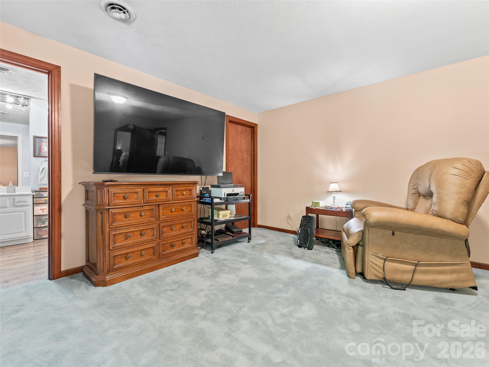 3 Westbridge Drive — Hendersonville