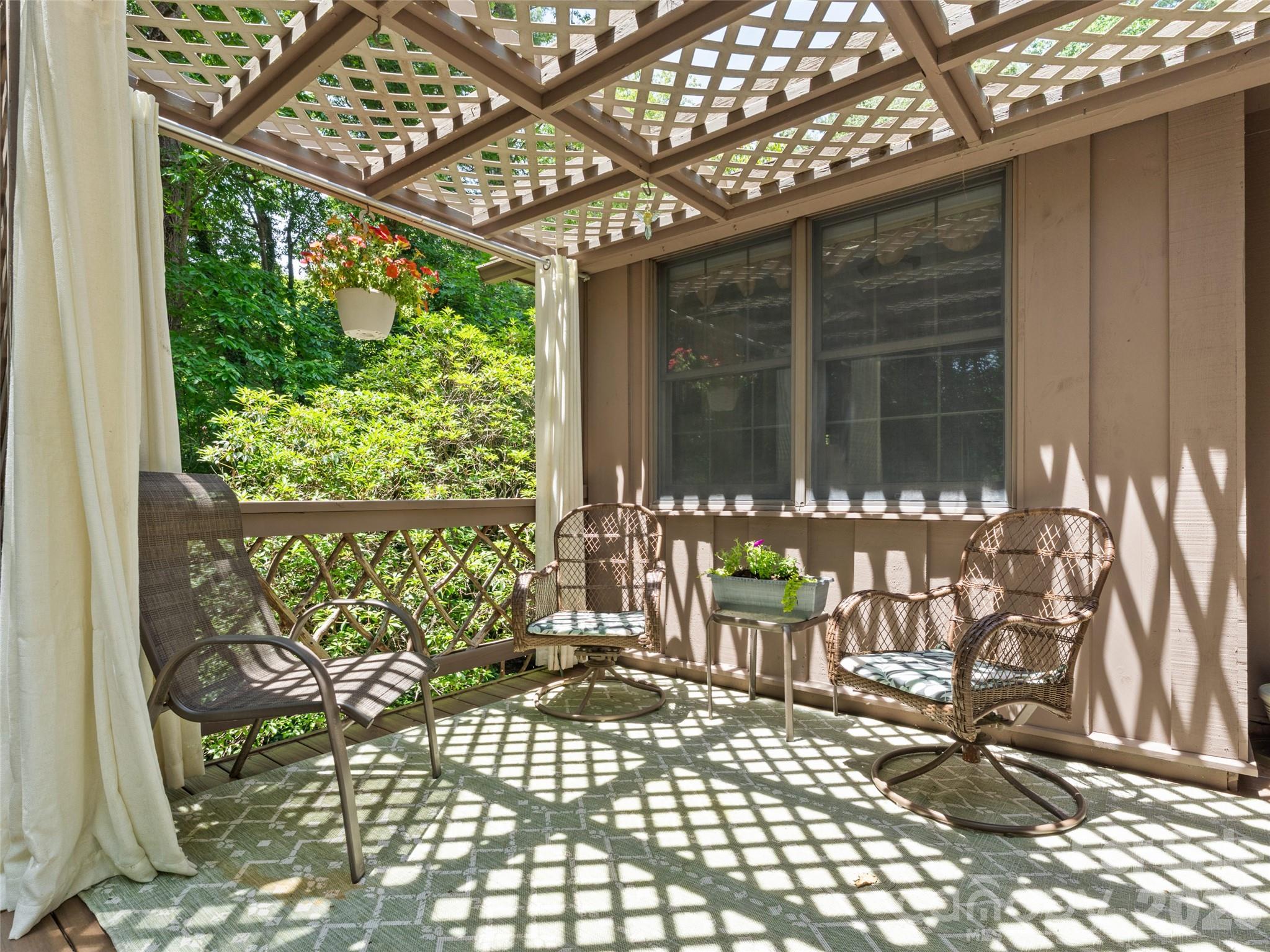 3 Westbridge Drive — Hendersonville