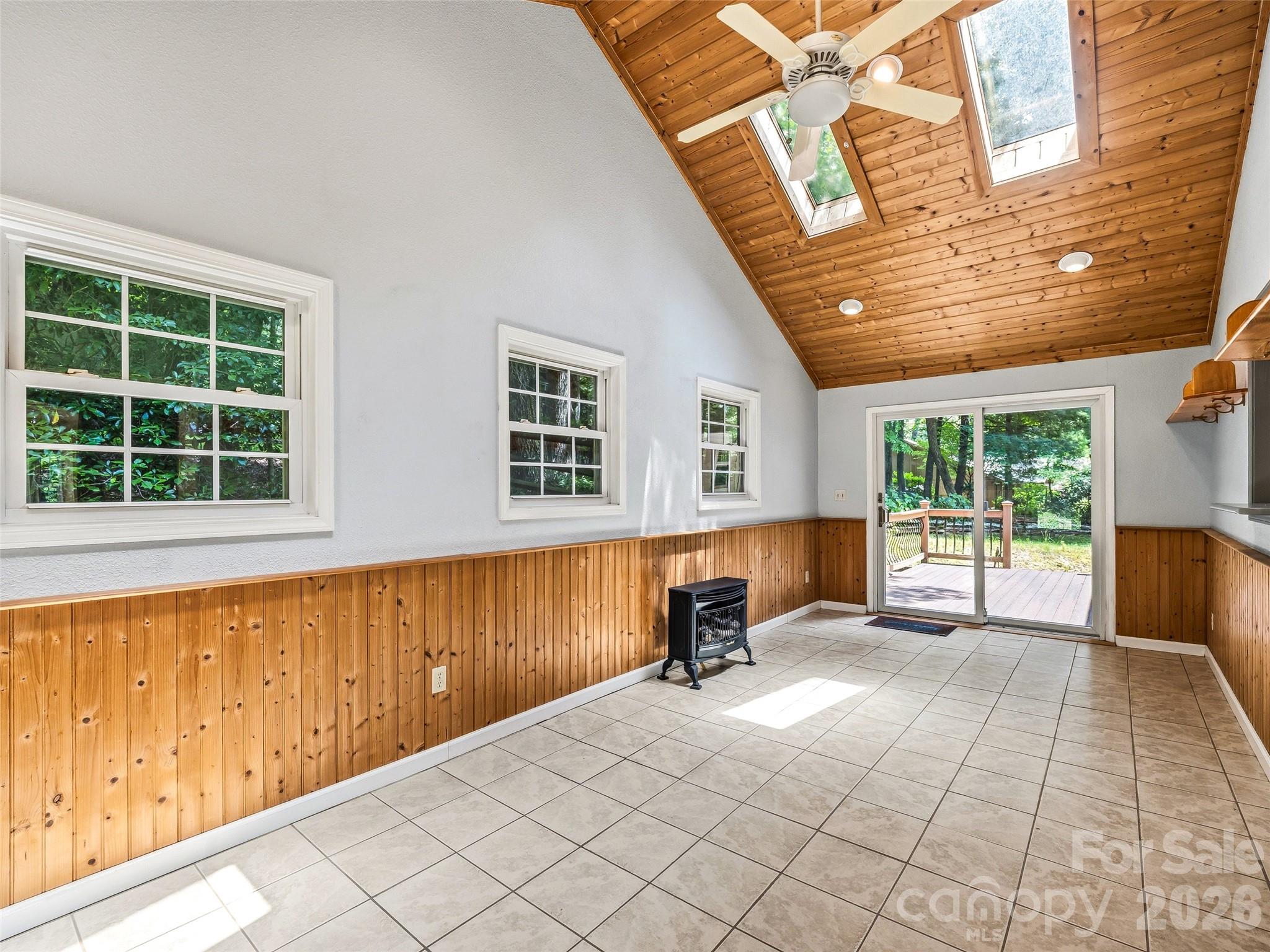 206 Camellia Way — Laurel Park