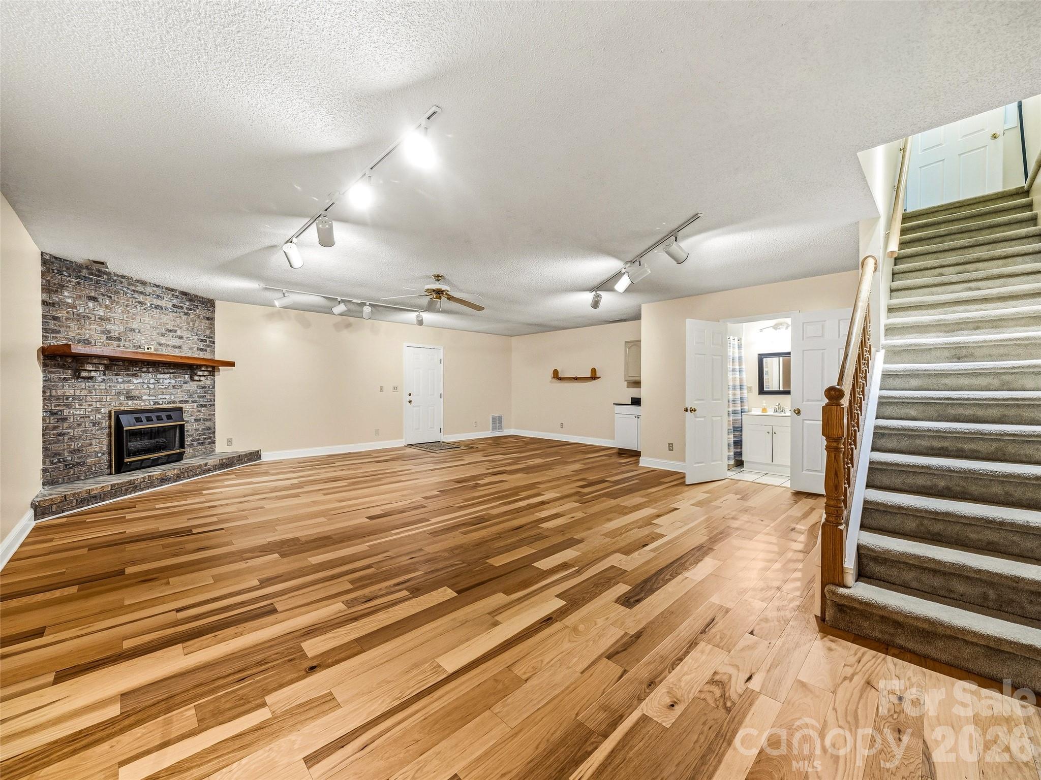 206 Camellia Way — Laurel Park