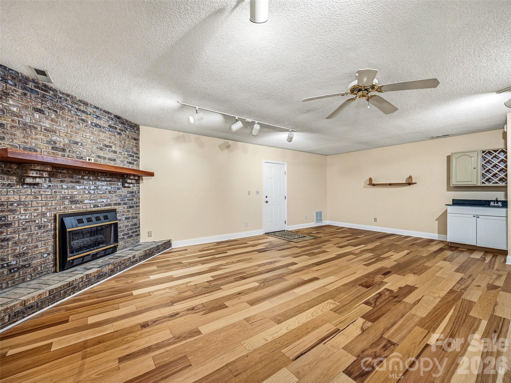 206 Camellia Way — Laurel Park