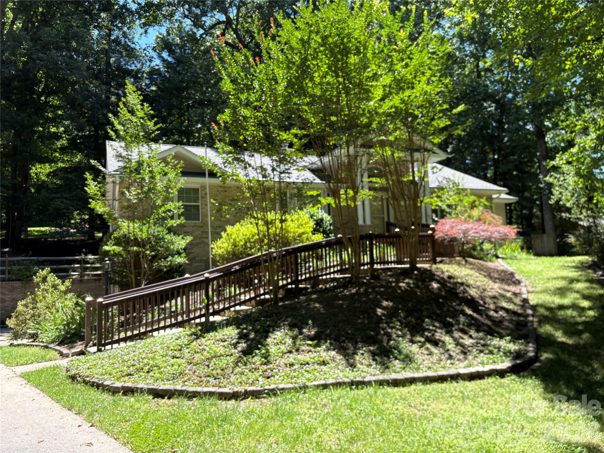 206 Camellia Way — Laurel Park