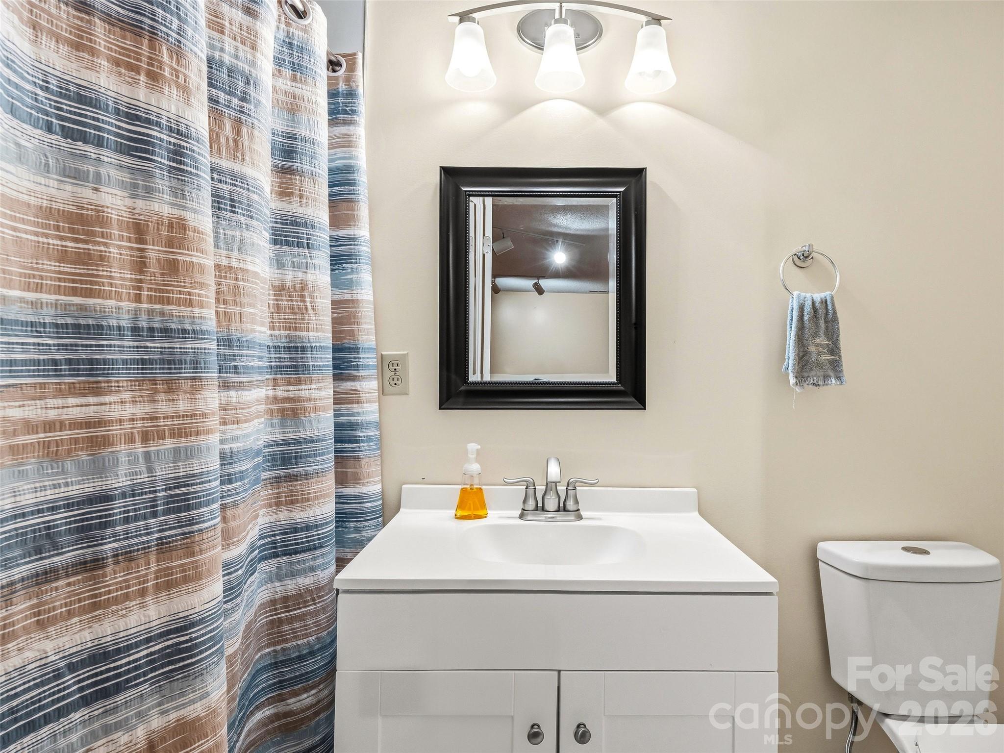 206 Camellia Way — Laurel Park