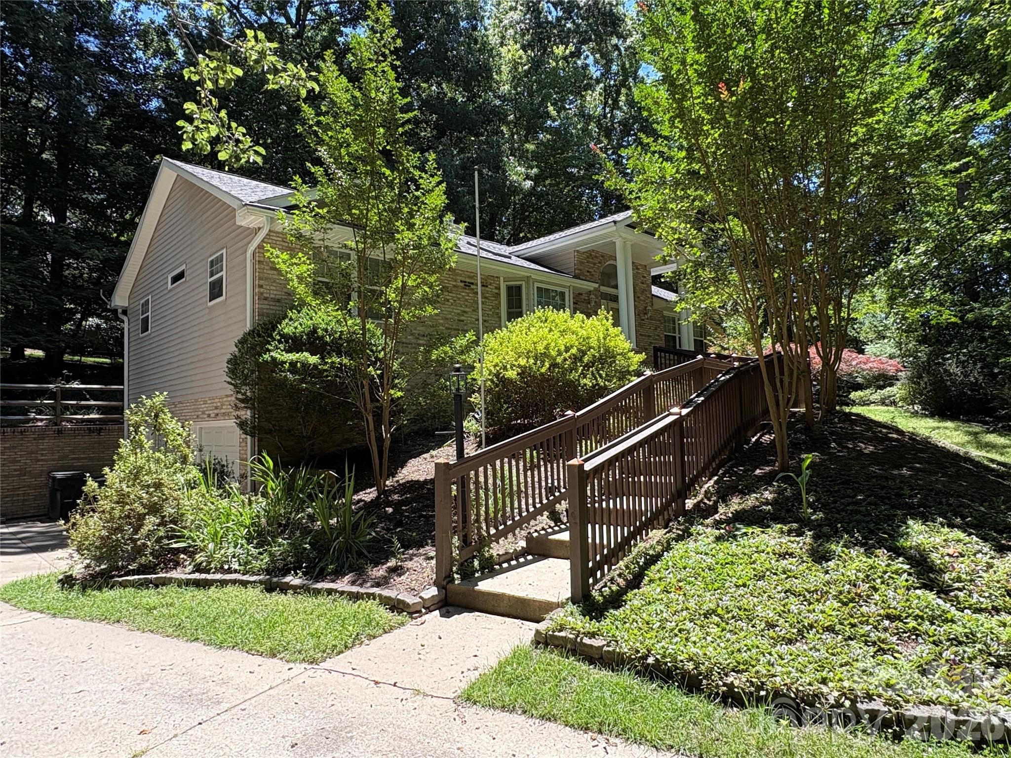 206 Camellia Way — Laurel Park