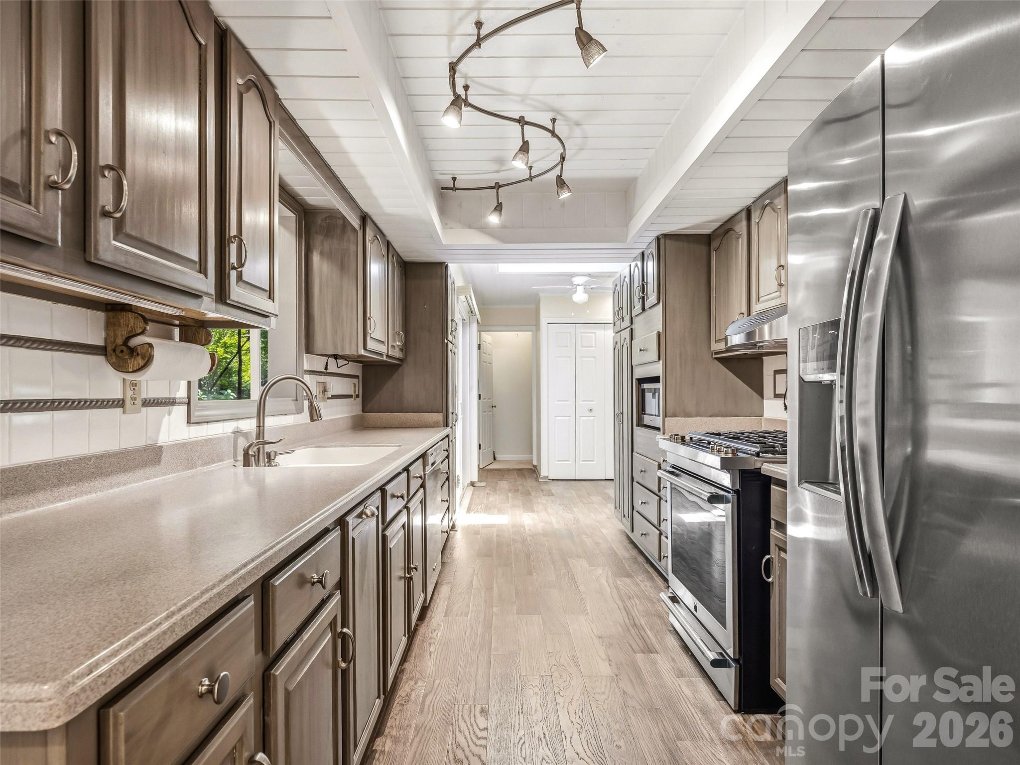 206 Camellia Way — Laurel Park
