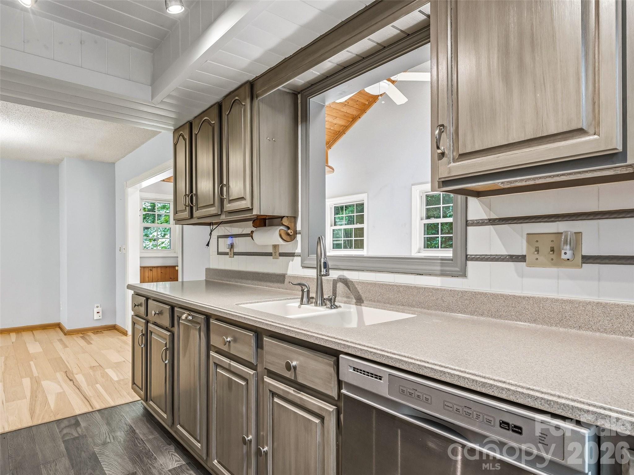 206 Camellia Way — Laurel Park