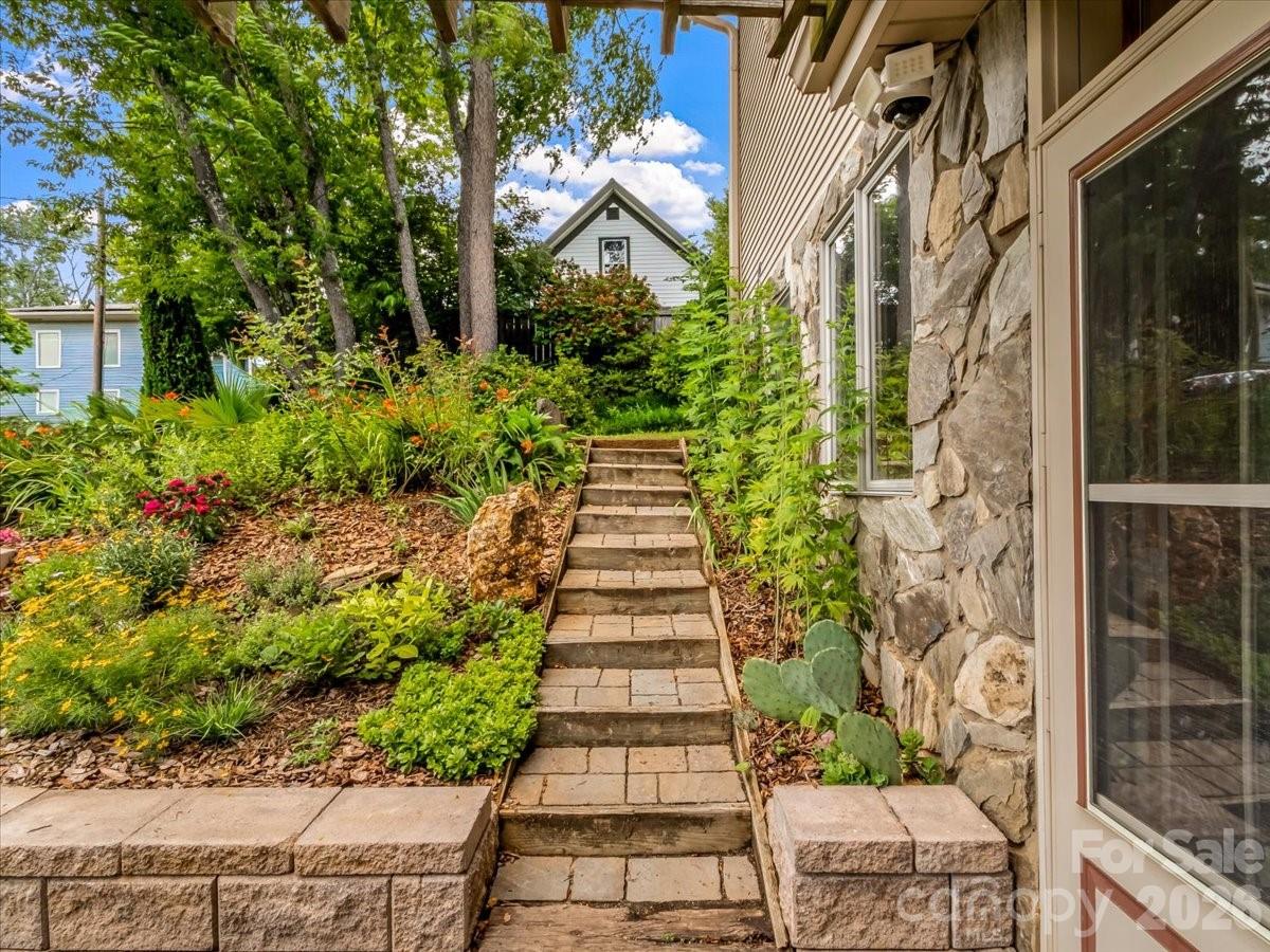 96 Woodrow Avenue — Asheville