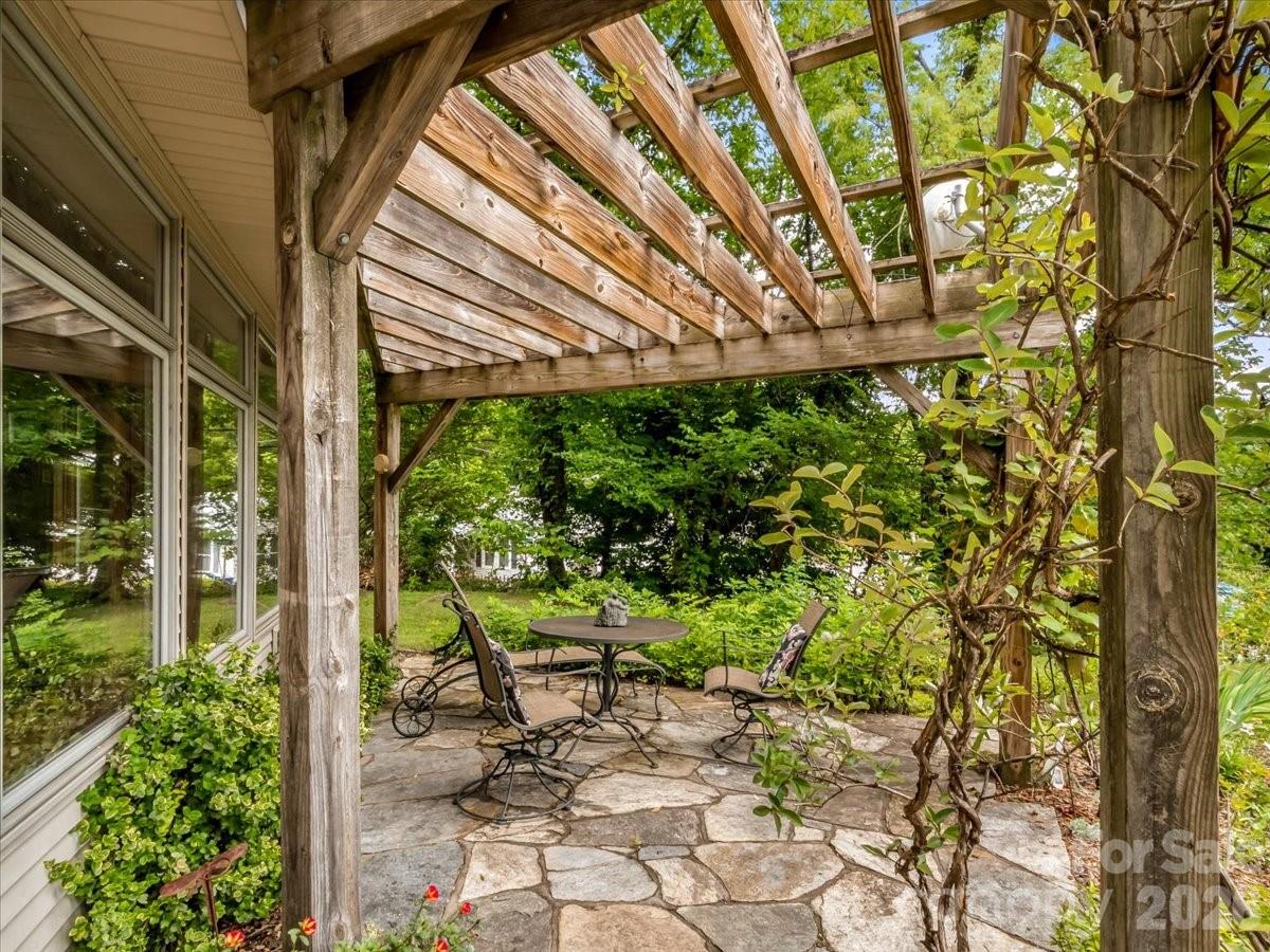 96 Woodrow Avenue — Asheville