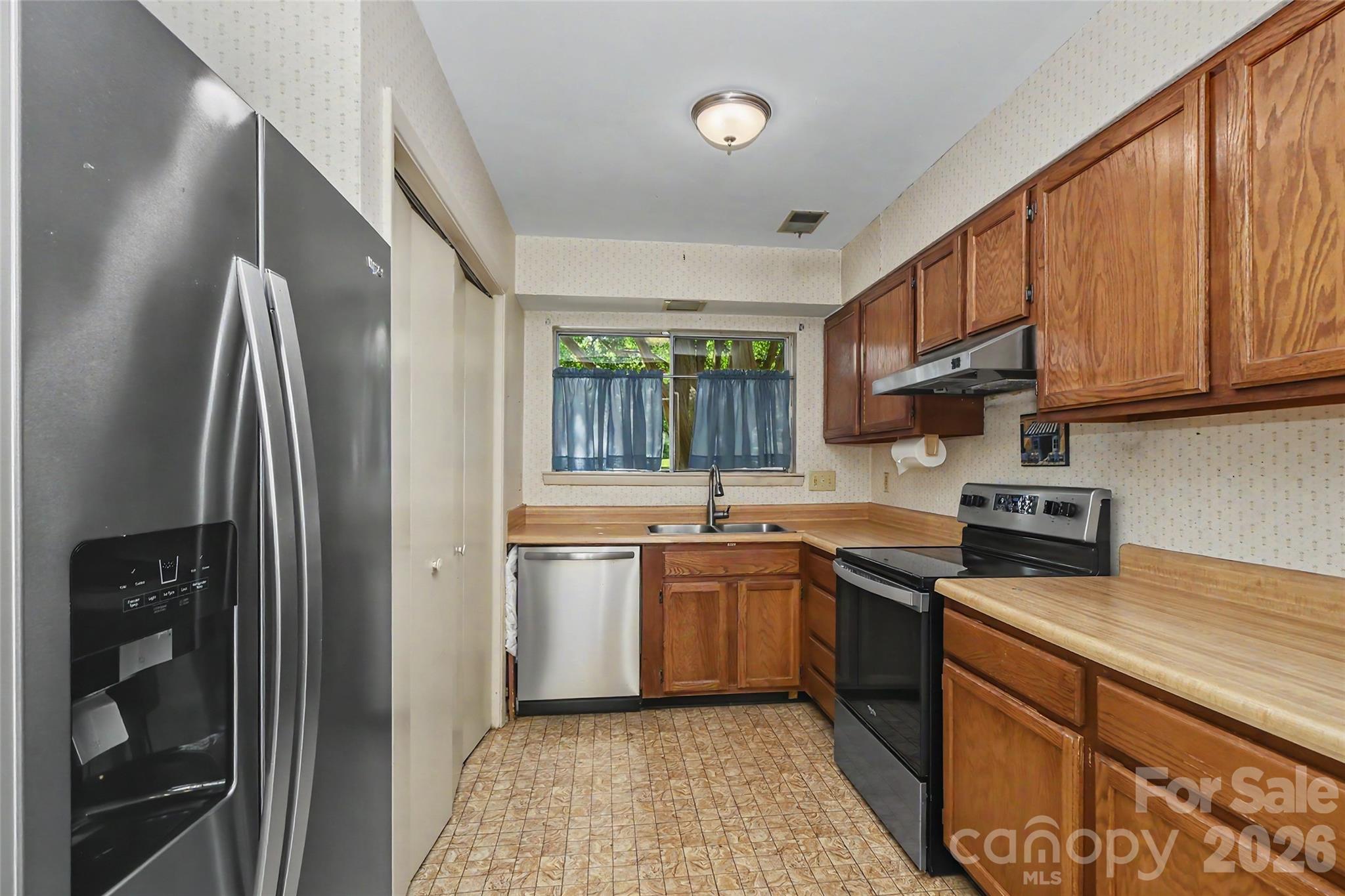 807 Sardis Cove Drive — Charlotte