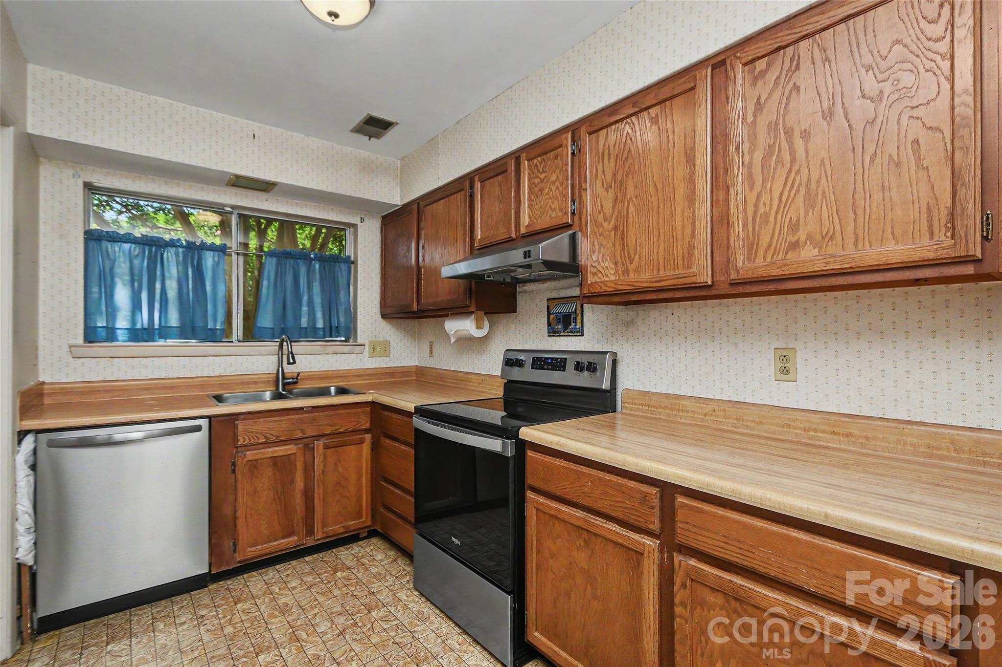 807 Sardis Cove Drive — Charlotte