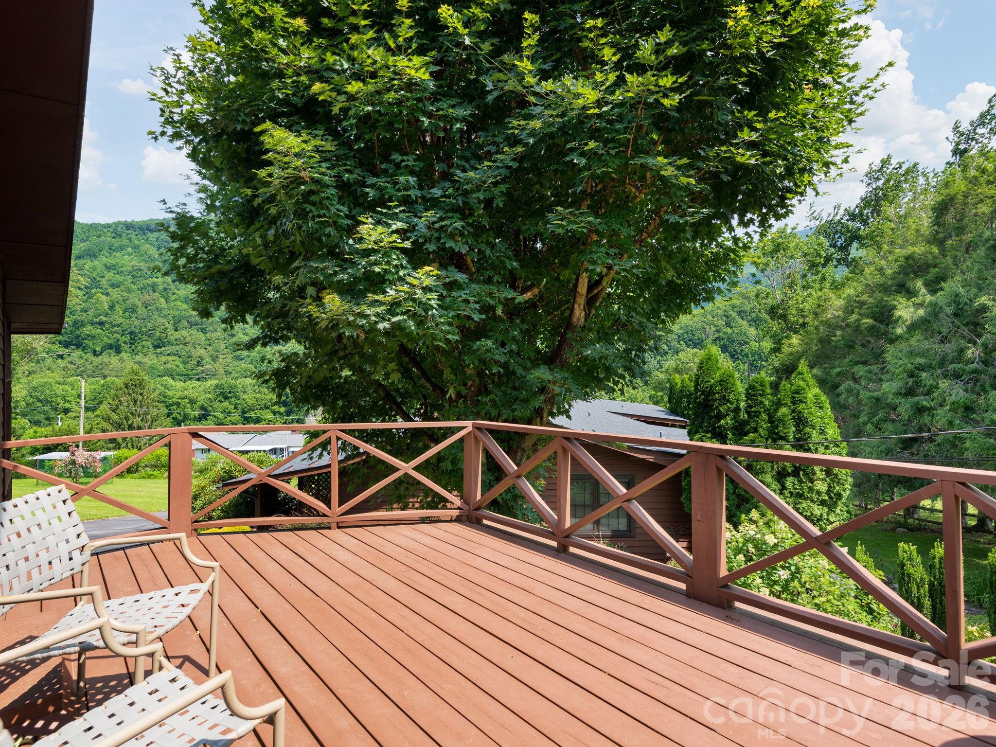 85 Hillcrest Road — Maggie Valley