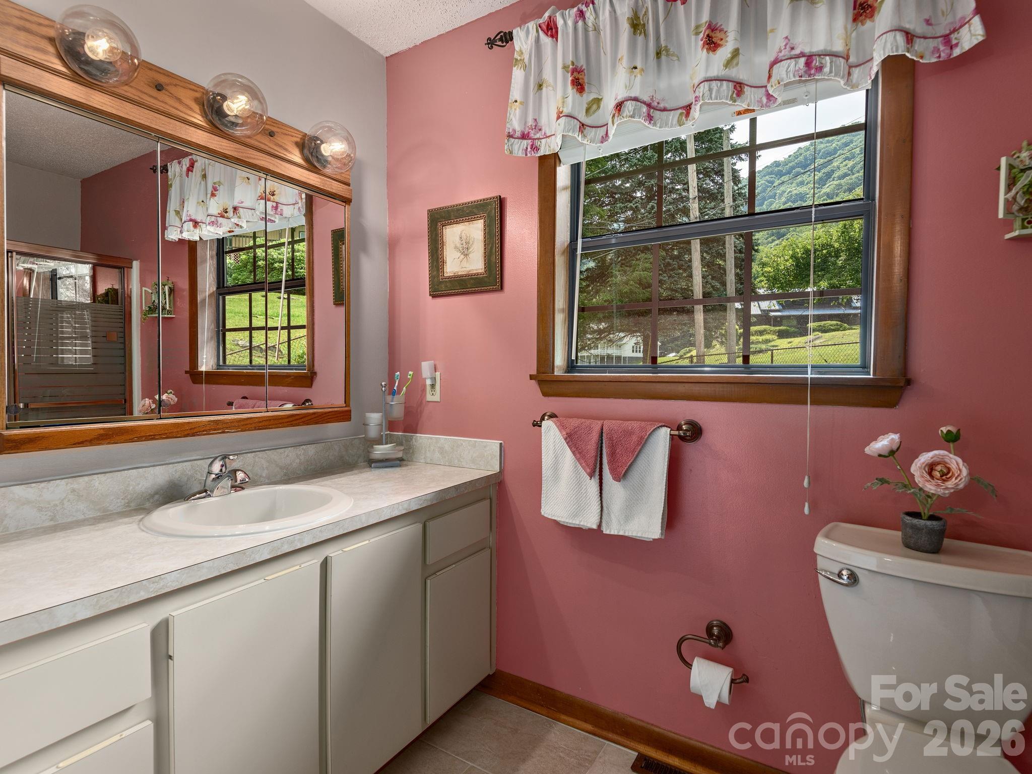 85 Hillcrest Road — Maggie Valley
