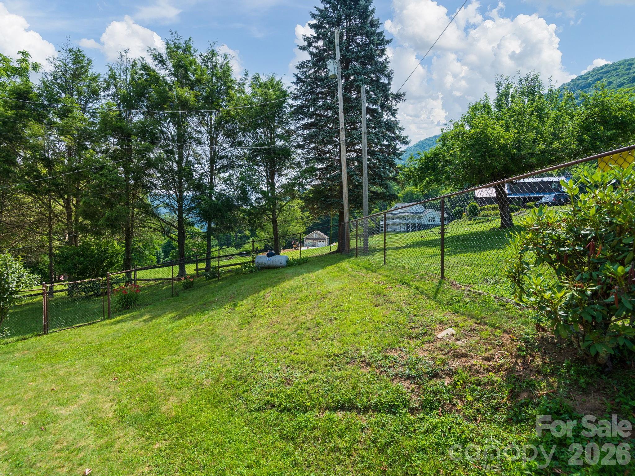 85 Hillcrest Road — Maggie Valley