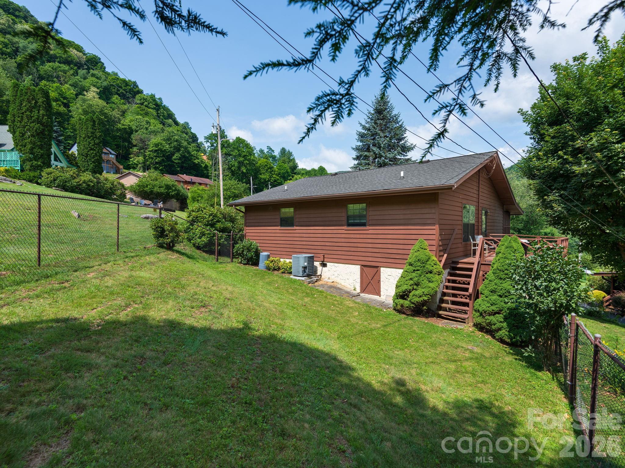 85 Hillcrest Road — Maggie Valley