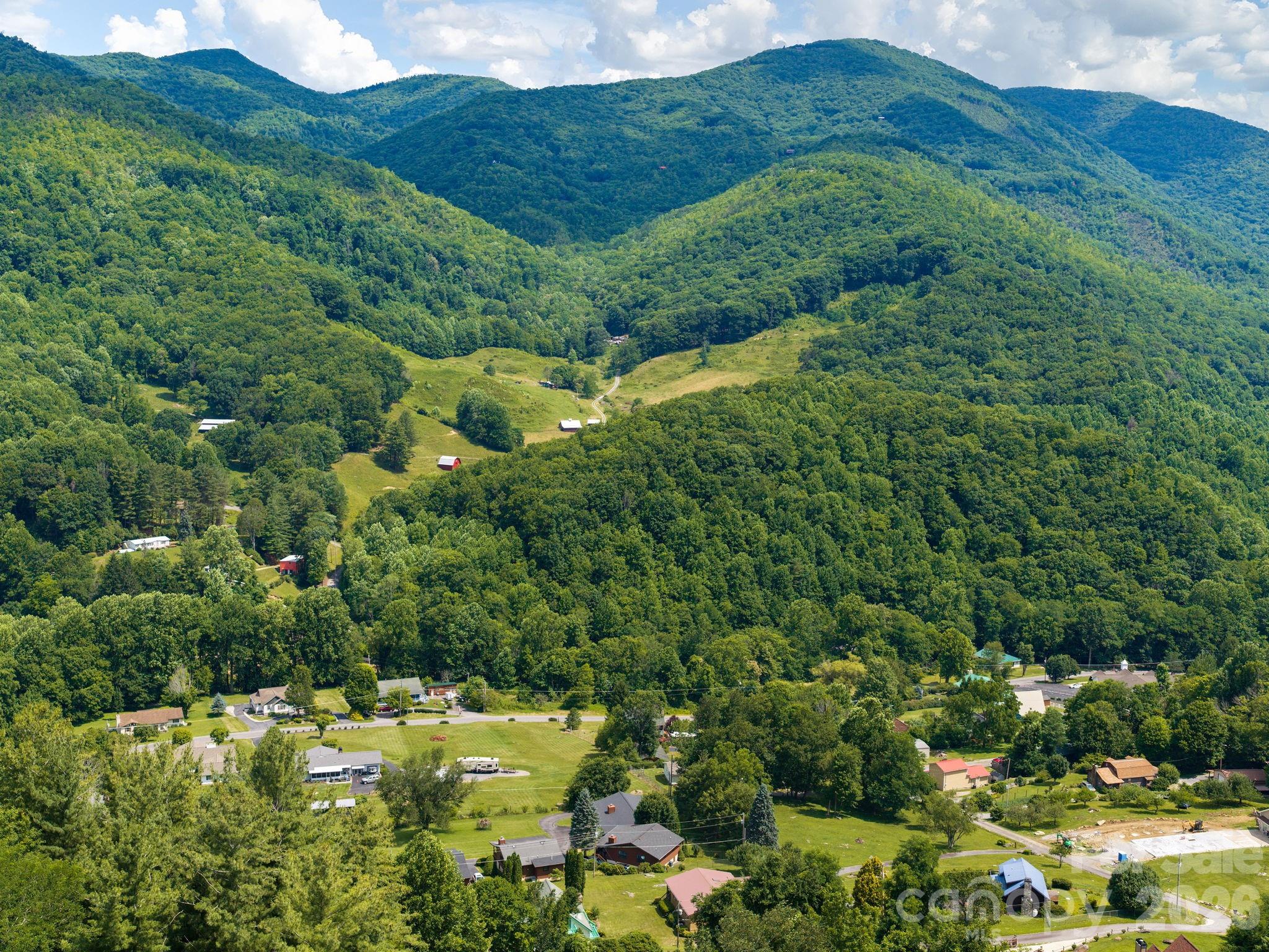 85 Hillcrest Road — Maggie Valley