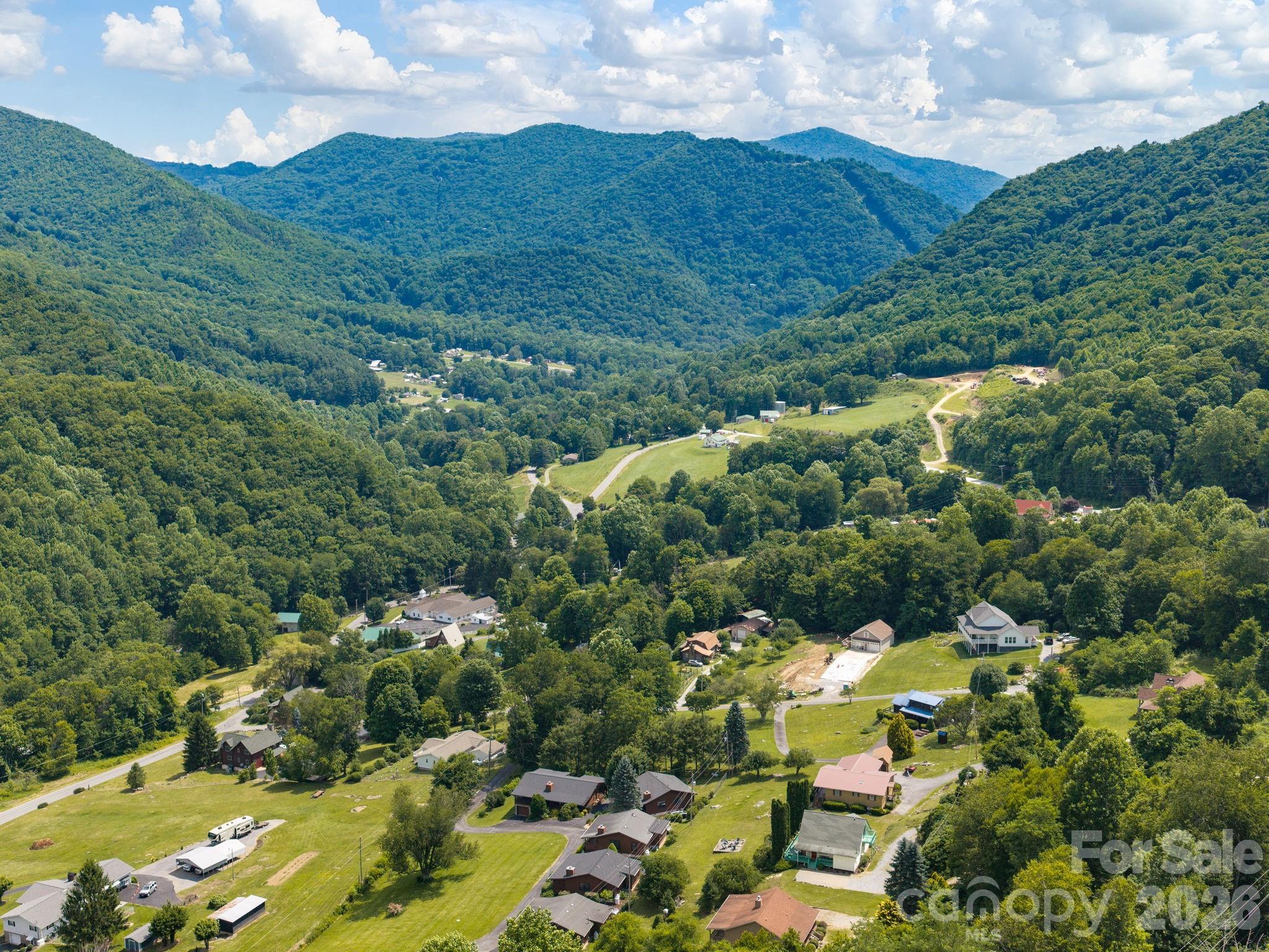 85 Hillcrest Road — Maggie Valley
