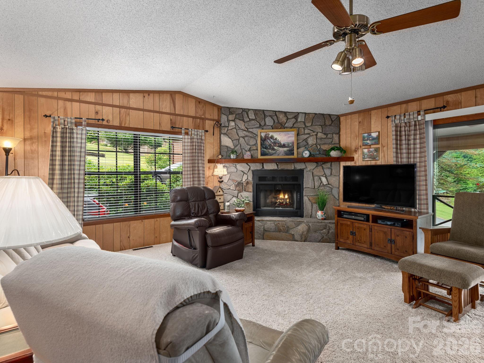 85 Hillcrest Road — Maggie Valley