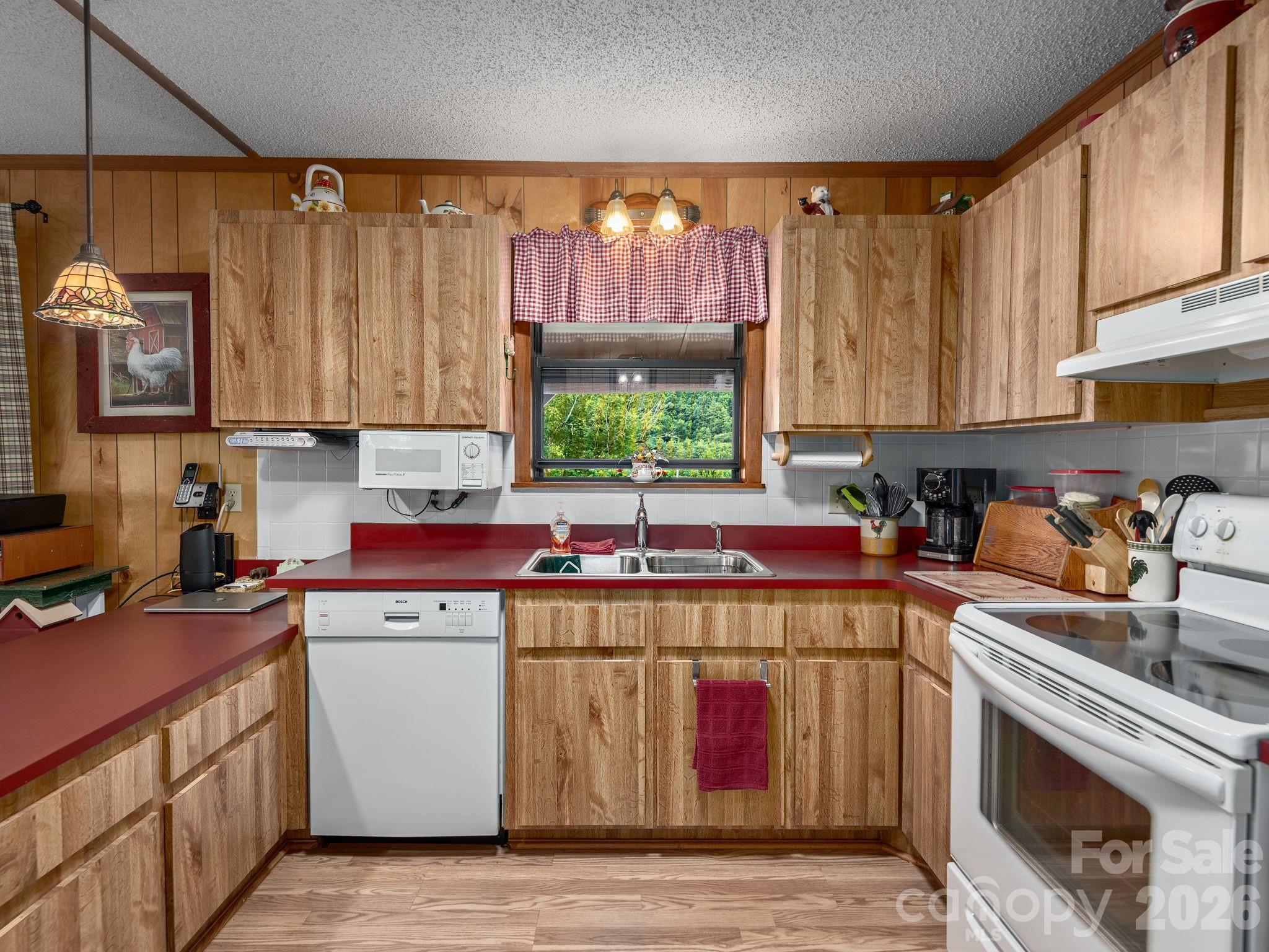 85 Hillcrest Road — Maggie Valley