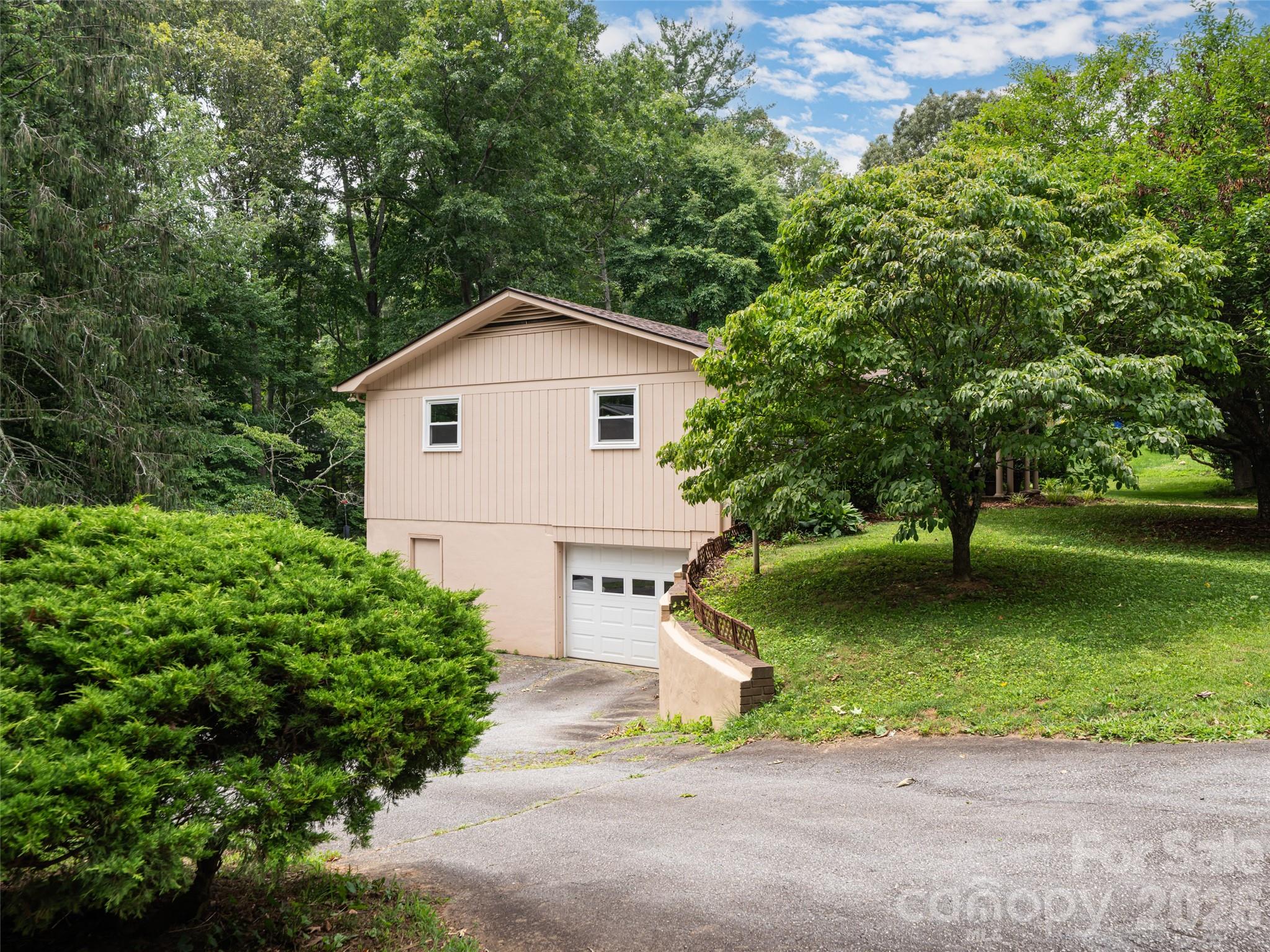 29 Jean Drive — Asheville
