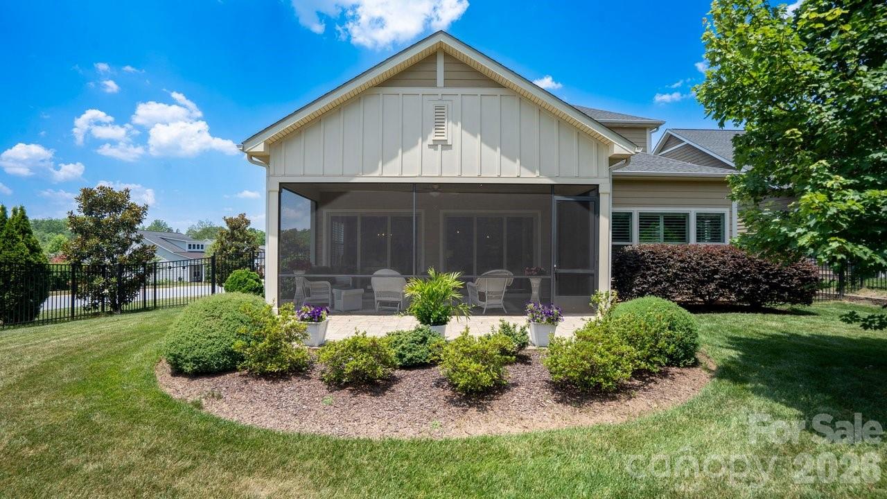 261 Stone Mountain Way — Denver