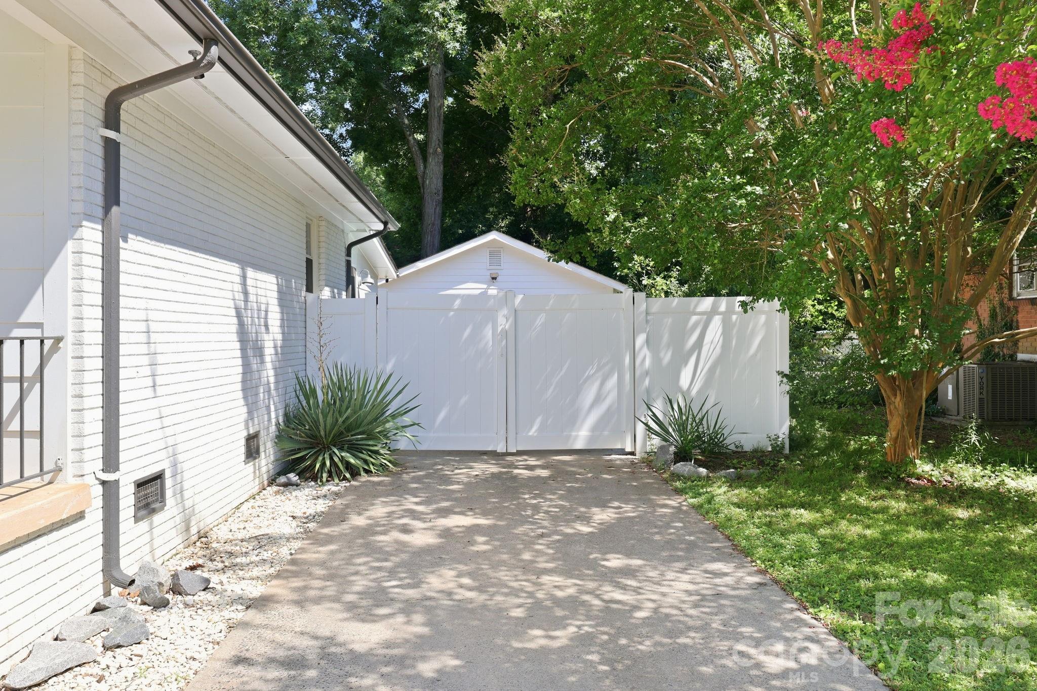 4116 Tipperary Place — Charlotte