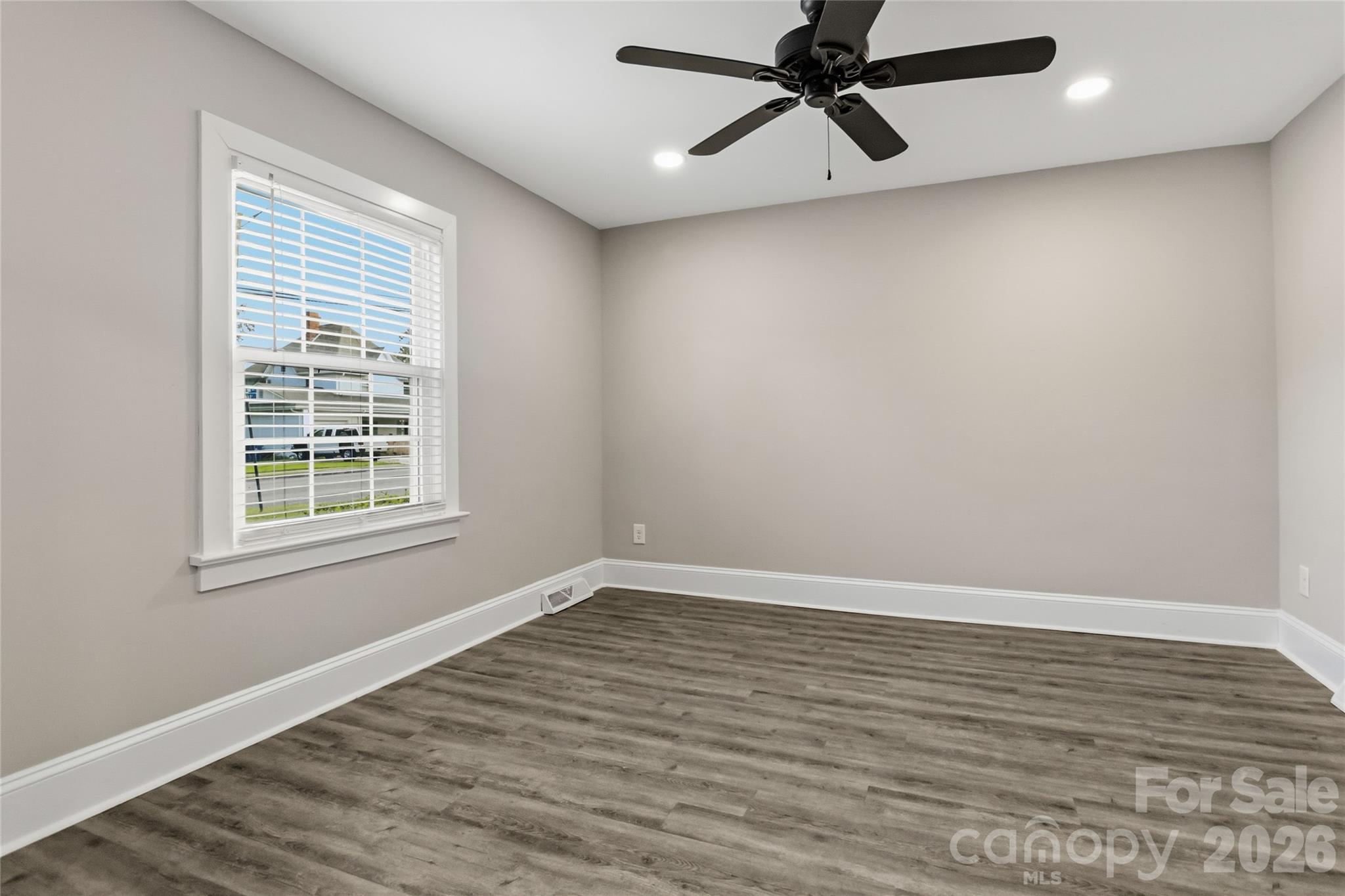 201 W Elm Street — Wingate