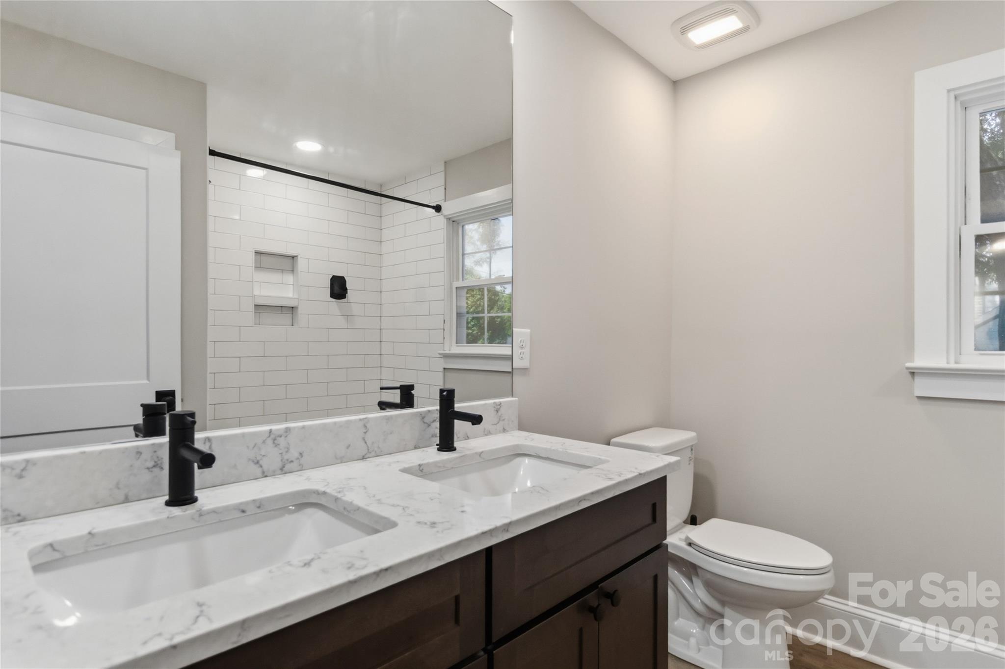 201 W Elm Street — Wingate