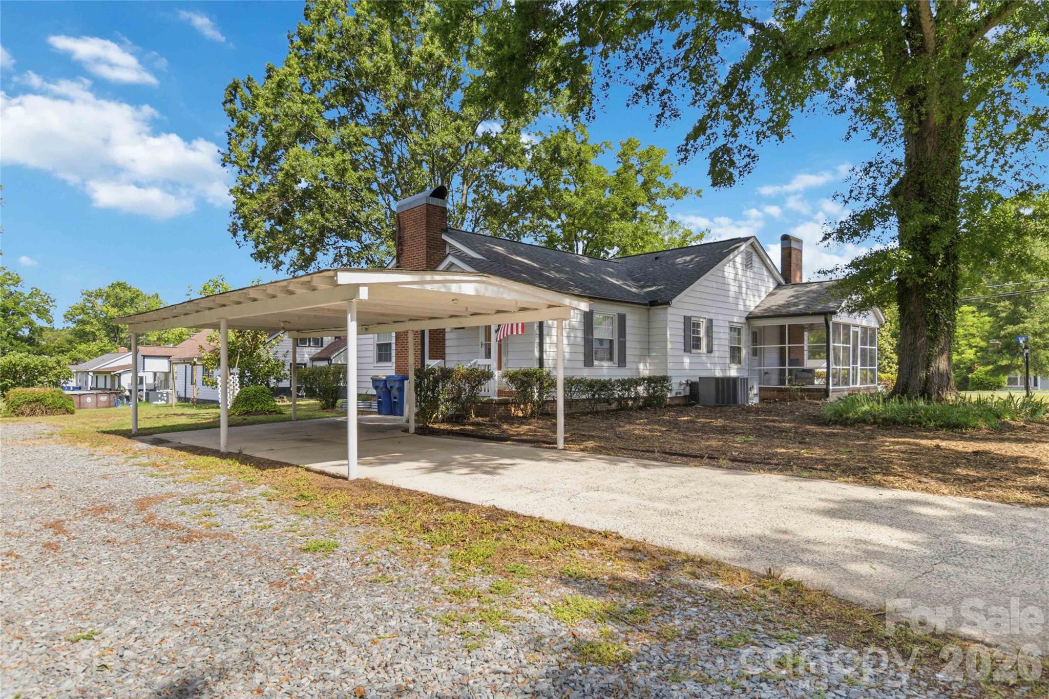 201 W Elm Street — Wingate