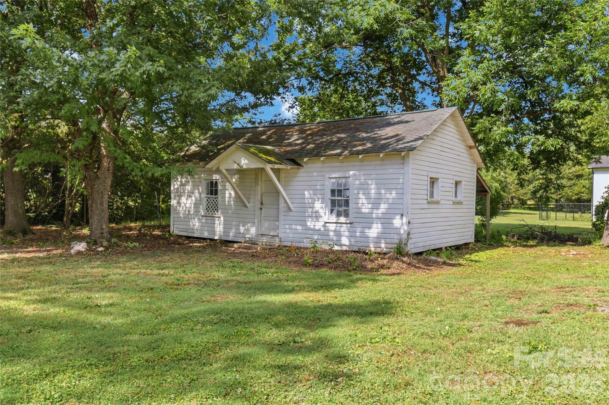 201 W Elm Street — Wingate