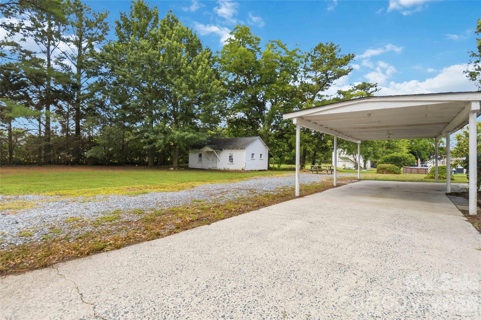 201 W Elm Street — Wingate
