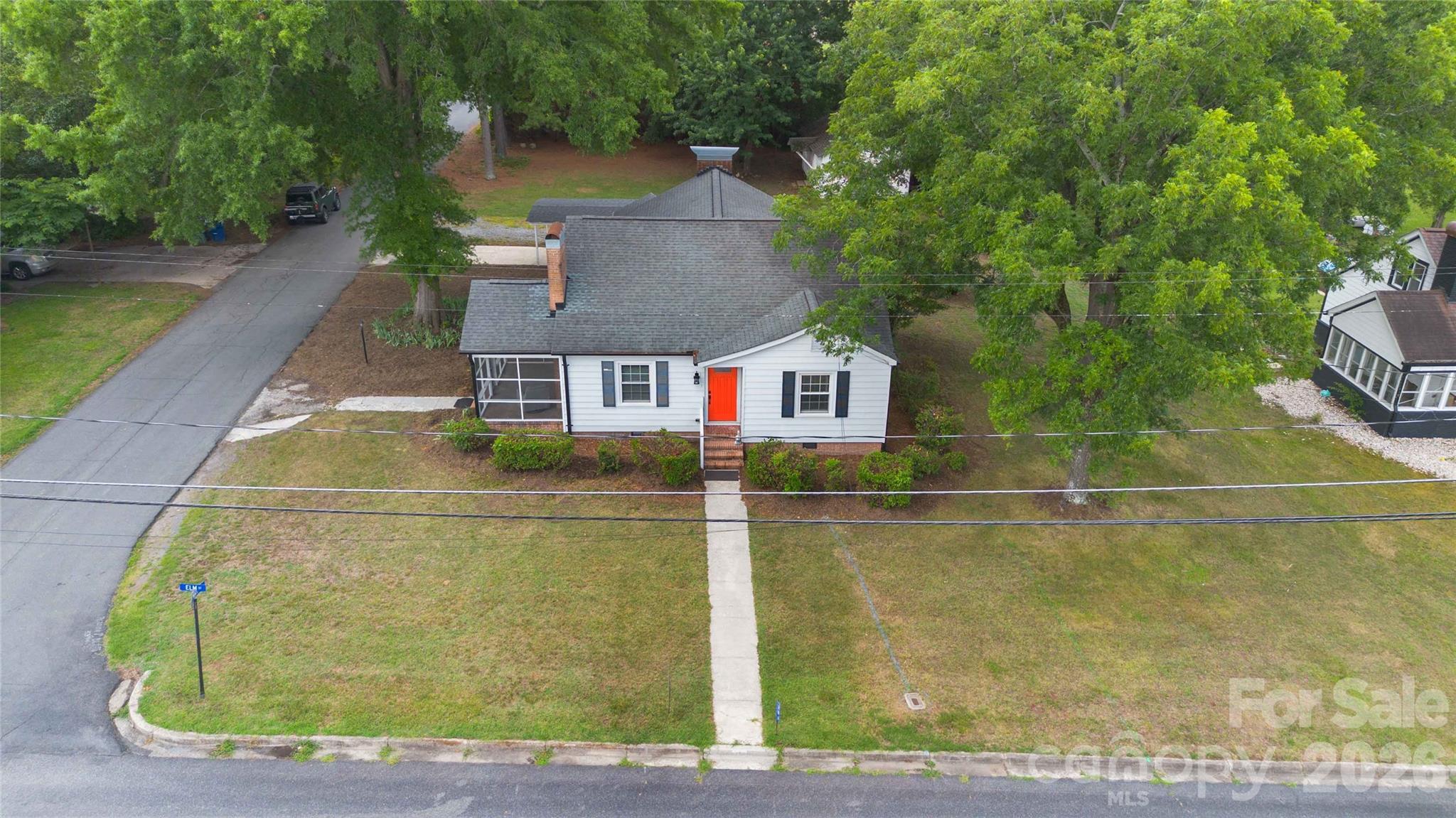 201 W Elm Street — Wingate