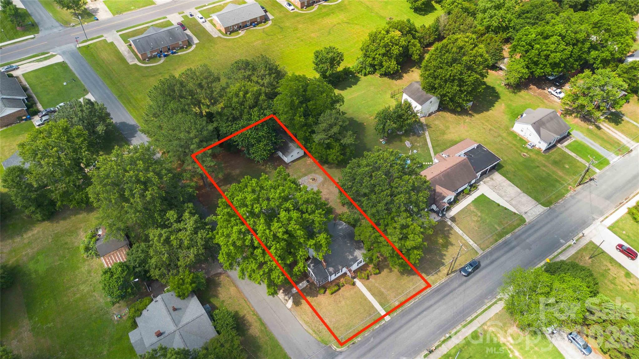 201 W Elm Street — Wingate