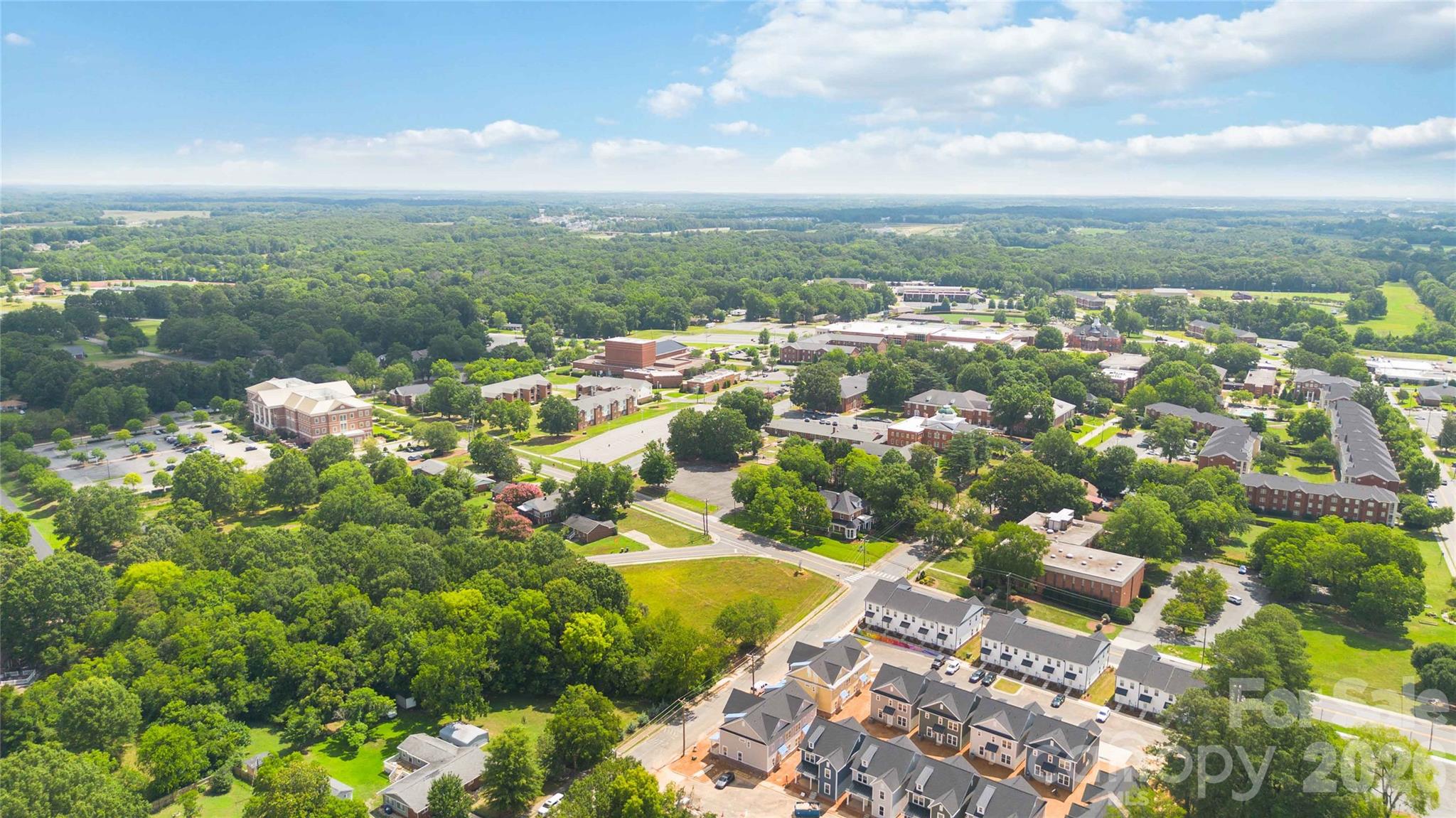 201 W Elm Street — Wingate