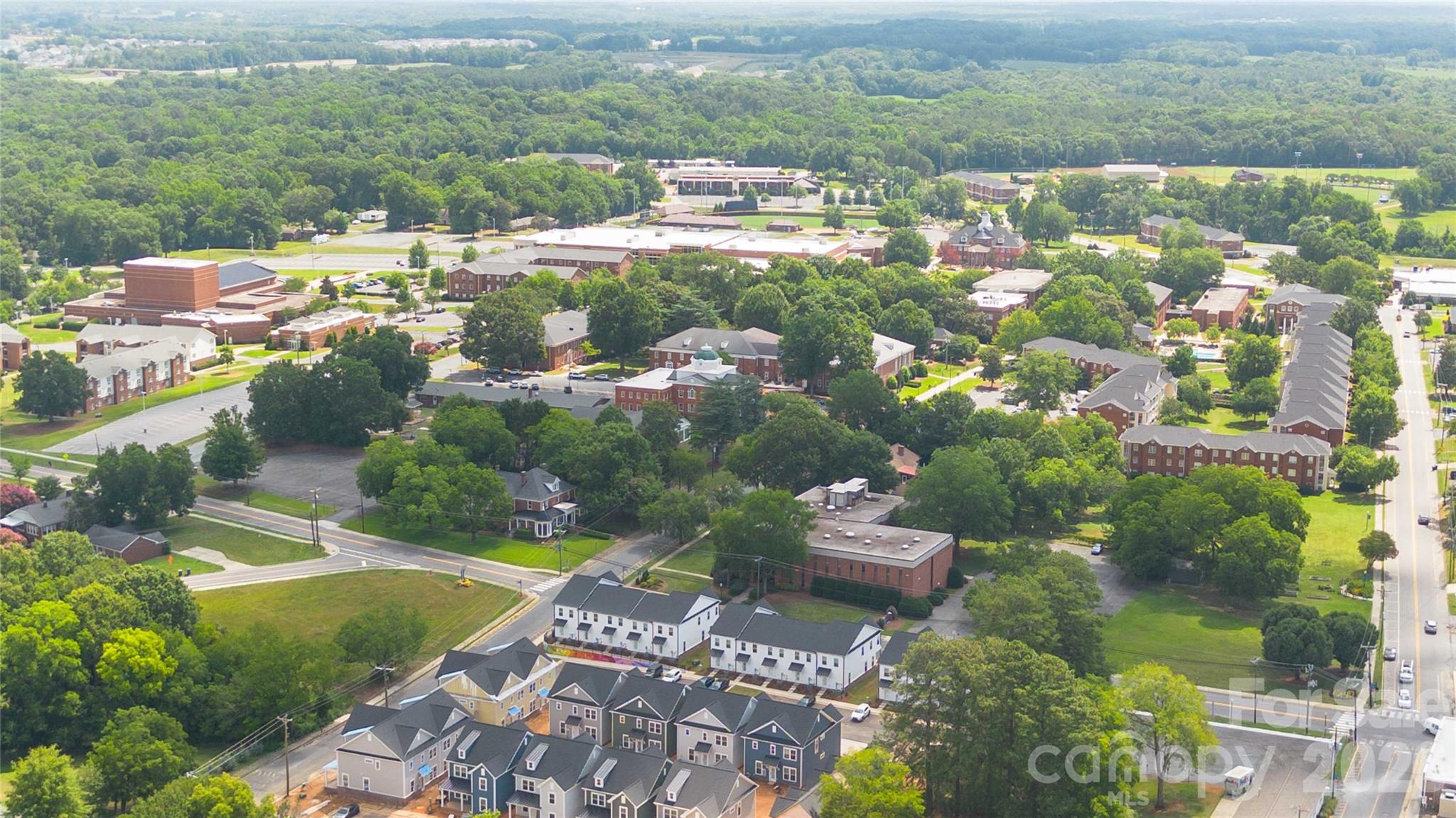 201 W Elm Street — Wingate