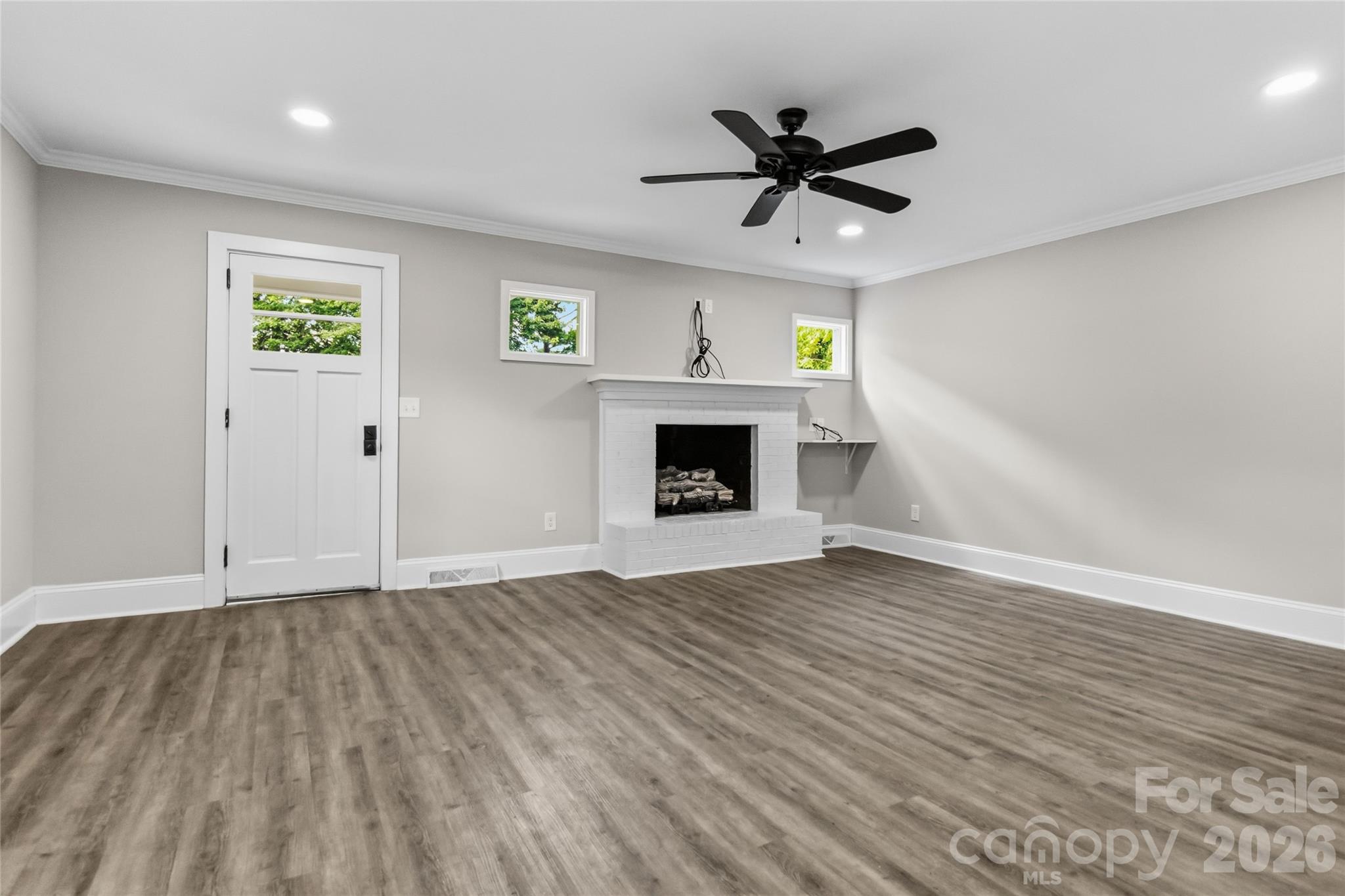 201 W Elm Street — Wingate