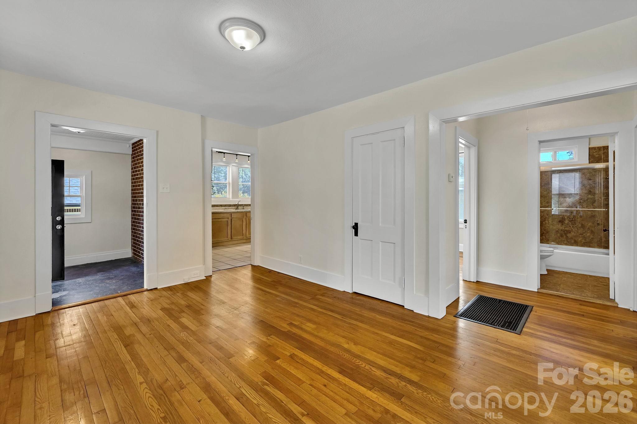 10 Enka Oak Street — Candler